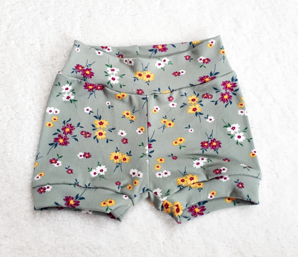 Dainty Florals Shorts *